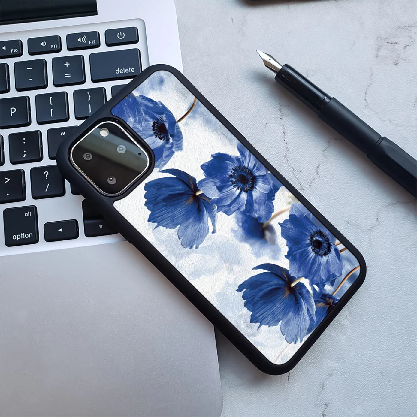 Huawei phone case with marbled pattern in black gold colour for P40 Pro Plus model