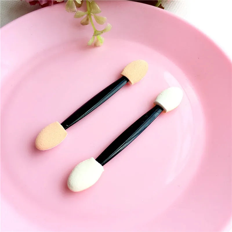 Double-ended sponge makeup brush with plastic handle in black colour for eye shadow application