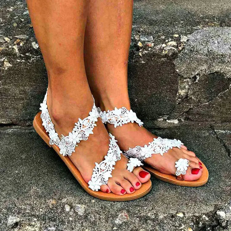 White women's flat sandals with rhinestone flower decoration and elastic back