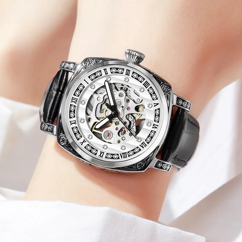 Mechanical wristwatch with luminous hands and leather strap, waterproof to 10m