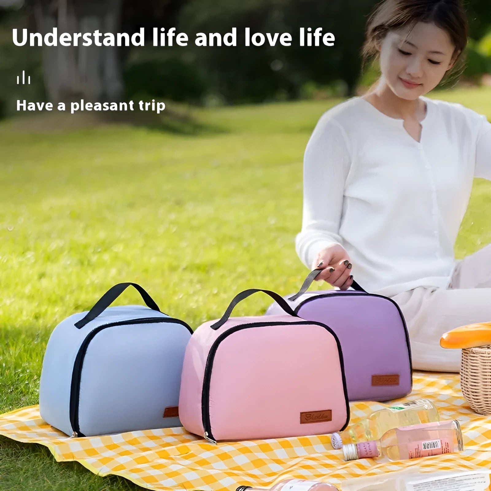 Large insulated lunch box bag in textured cloth with modern simplicity style