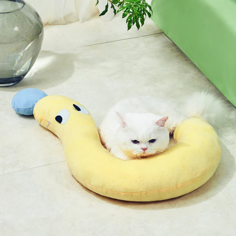 Blue or yellow rectangular pet pillow for cats and dogs, dimensions 62 cm by 39 cm.