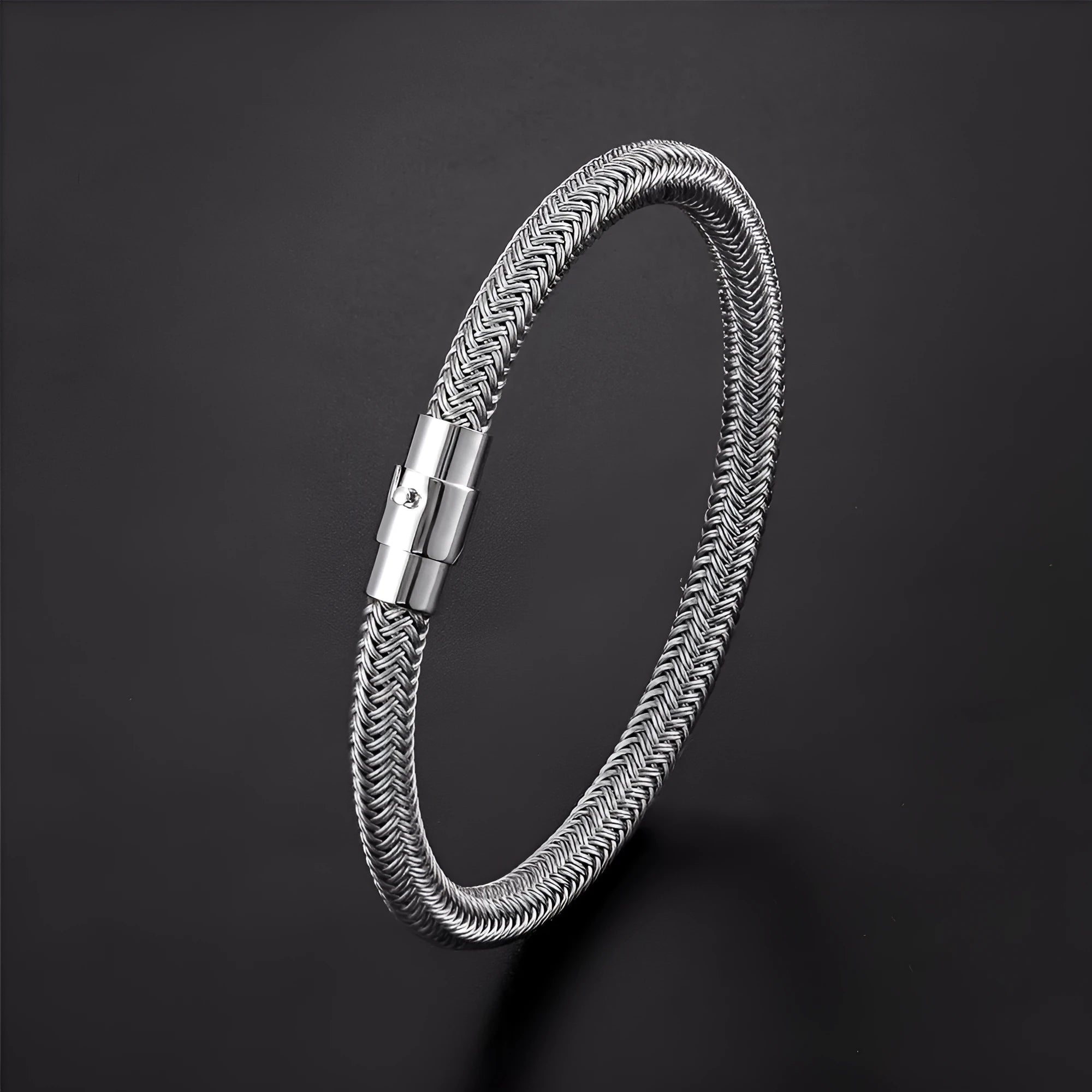 Titanium steel geometric bracelet with magnetic clasp in unisex boyfriend style