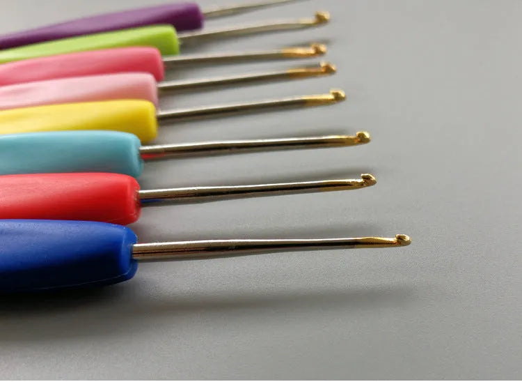 Complete set of 16 crochet hooks in a PU bag, showing thick and thin handles in sizes 1.0mm to 6.0mm.