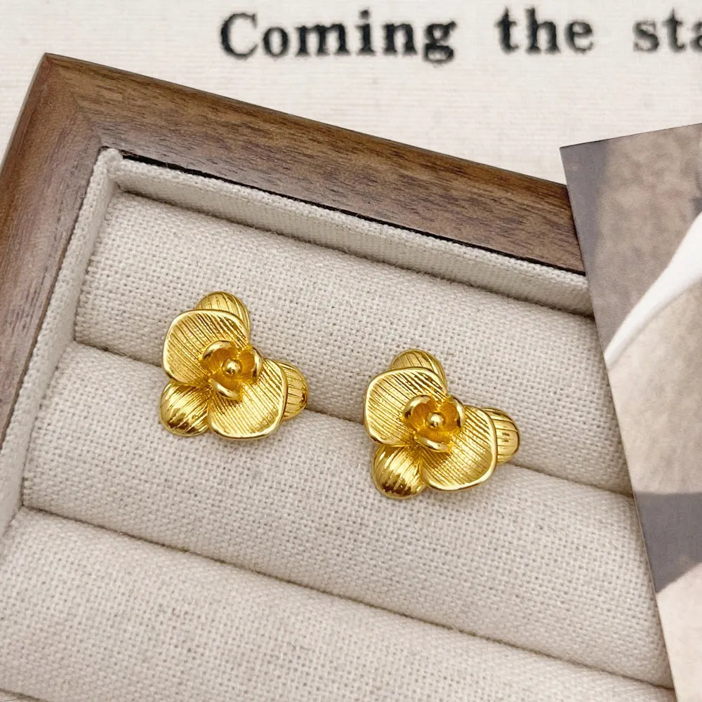 A pair of women's retro-style flower drop earrings with petal details in a gold or silver electroplated finish.