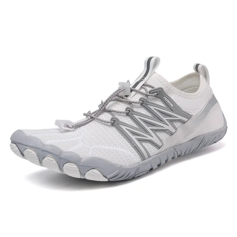 Indoor fitness training sneakers with striped pattern and non-slip rubber soles