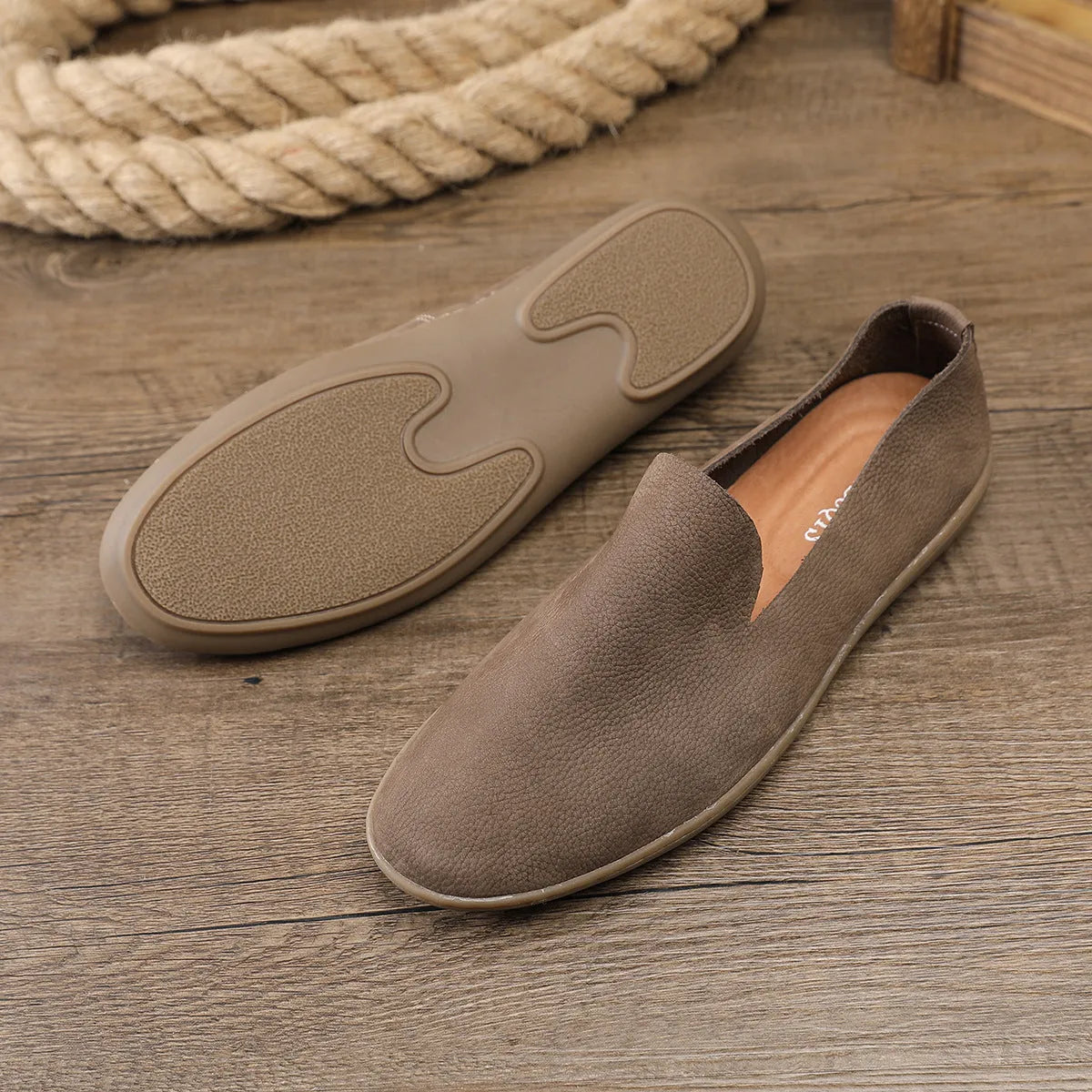 Handmade men's low-top casual shoes in cowhide leather with rubber soles