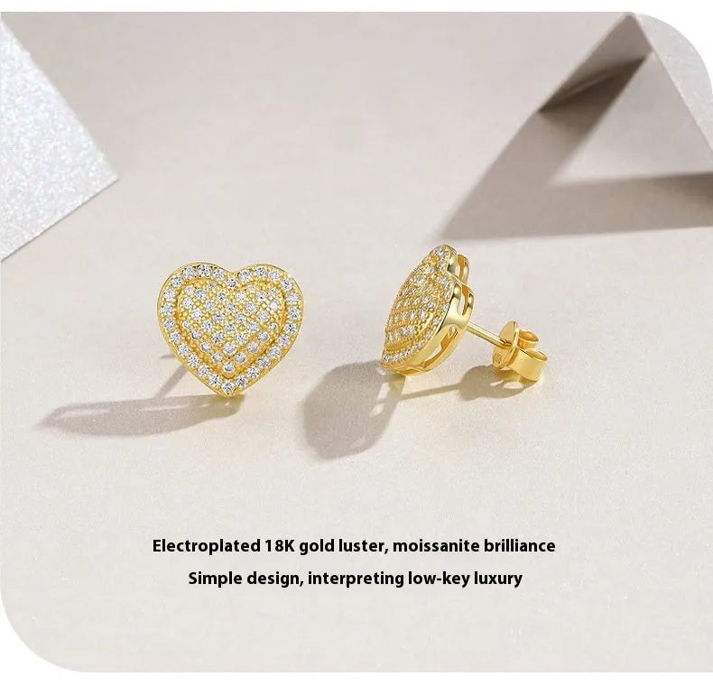 Gold-coloured heart-shaped moissanite stud earrings on S925 silver posts