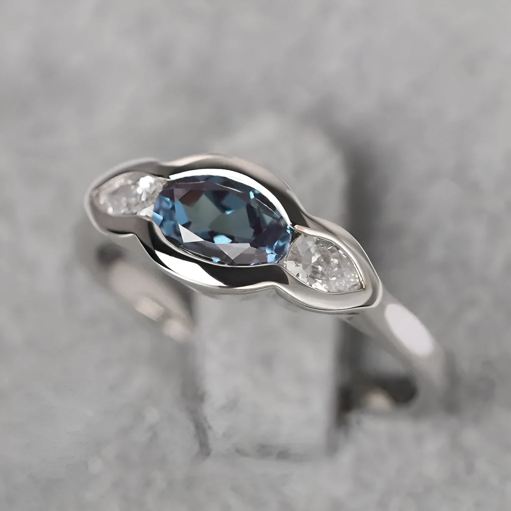 Geometric ellipse-shaped women's ring in white gold colour with inlaid zircon stones.