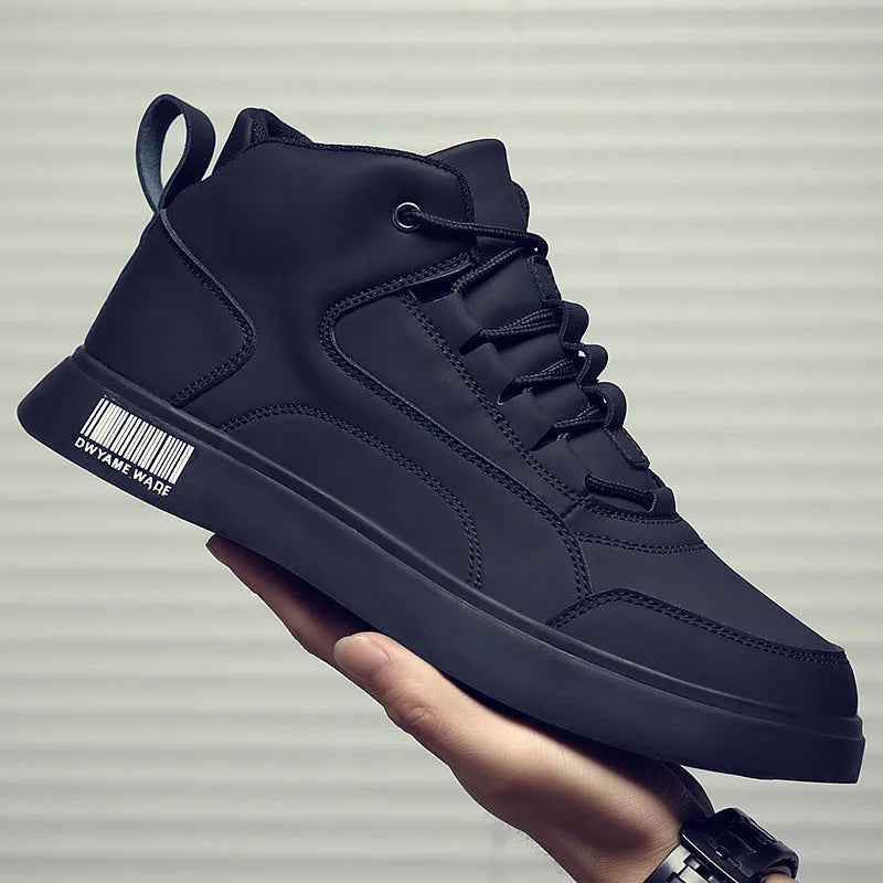 Men's white low-top casual sports shoes with rubber soles and round toe design