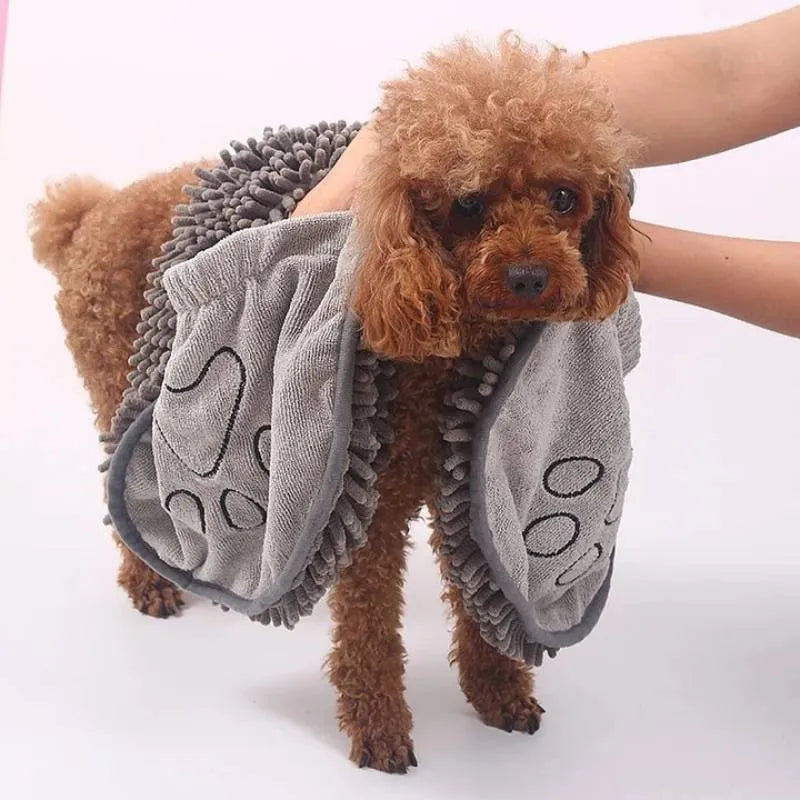 Blue pet bath robe towel for drying dogs and cats, shown with dimensions 62cm by 23cm.
