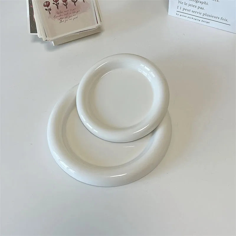 White ceramic ins-style plate with doodle design, shown in bear and round patterns in two sizes.