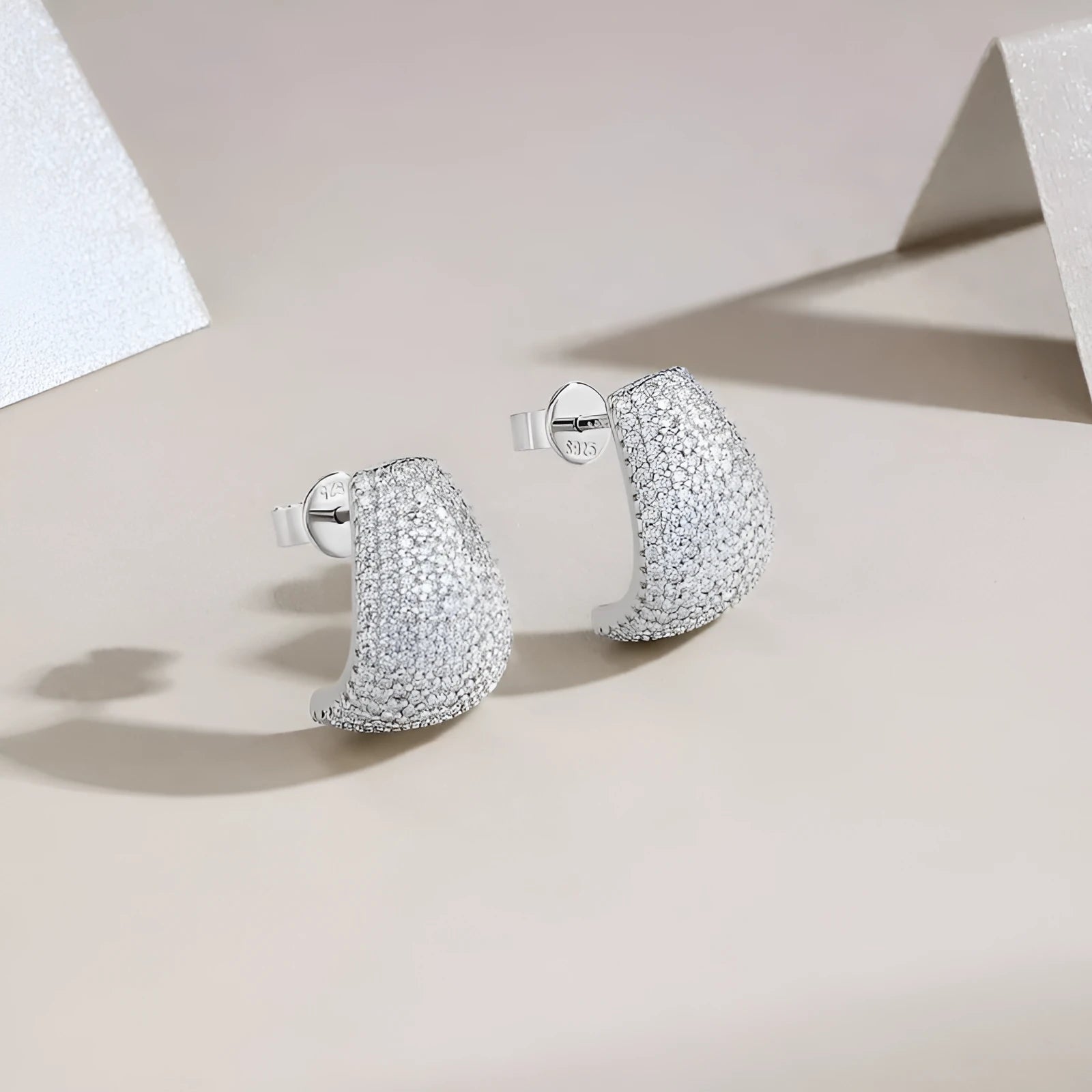 Geometric S925 sterling silver commuter earrings with d-e colour moissanite stones