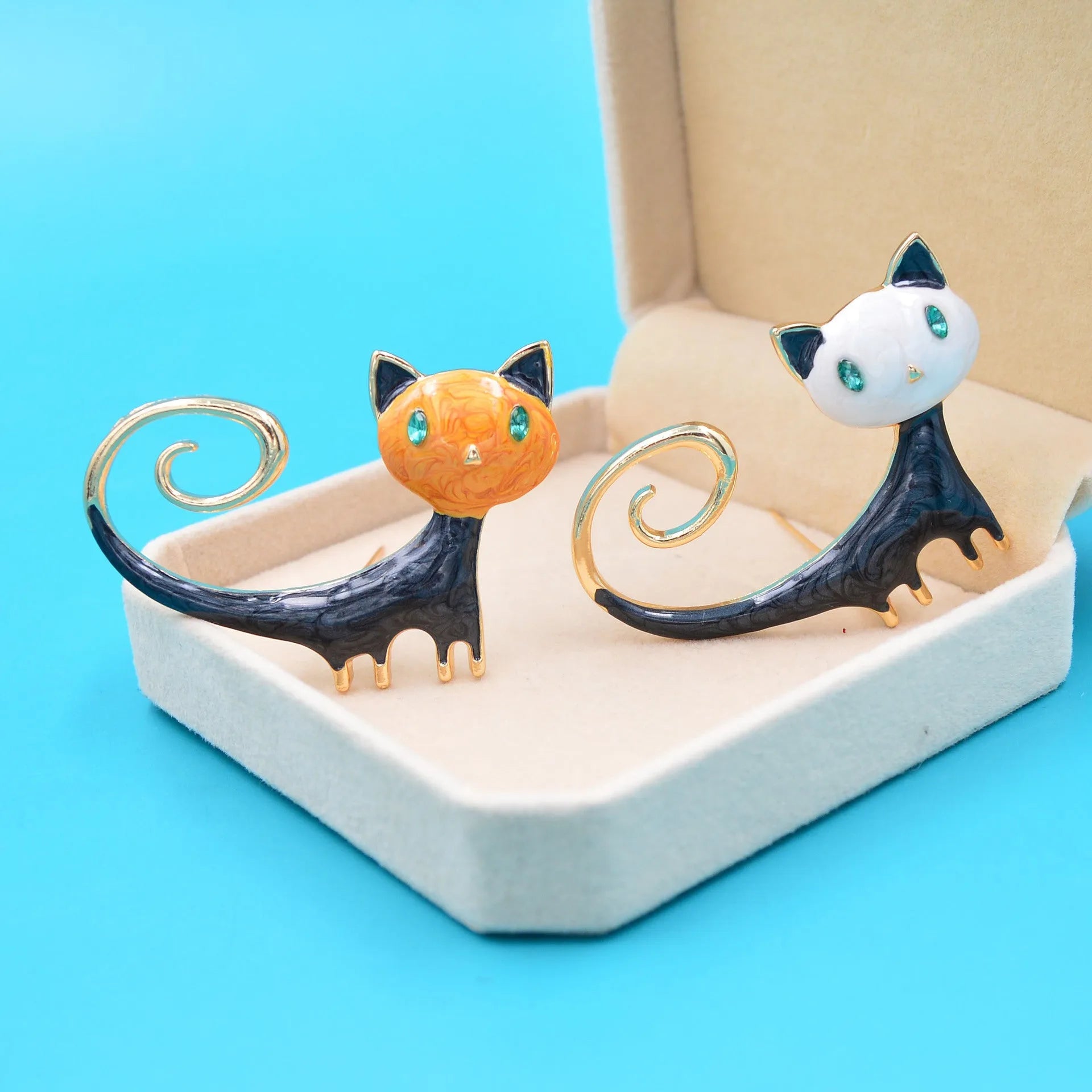 Personalised painted trailing up kitten brooch in alloy metal with white or orange colour options