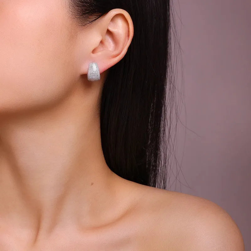 Geometric S925 sterling silver commuter earrings with d-e colour moissanite stones