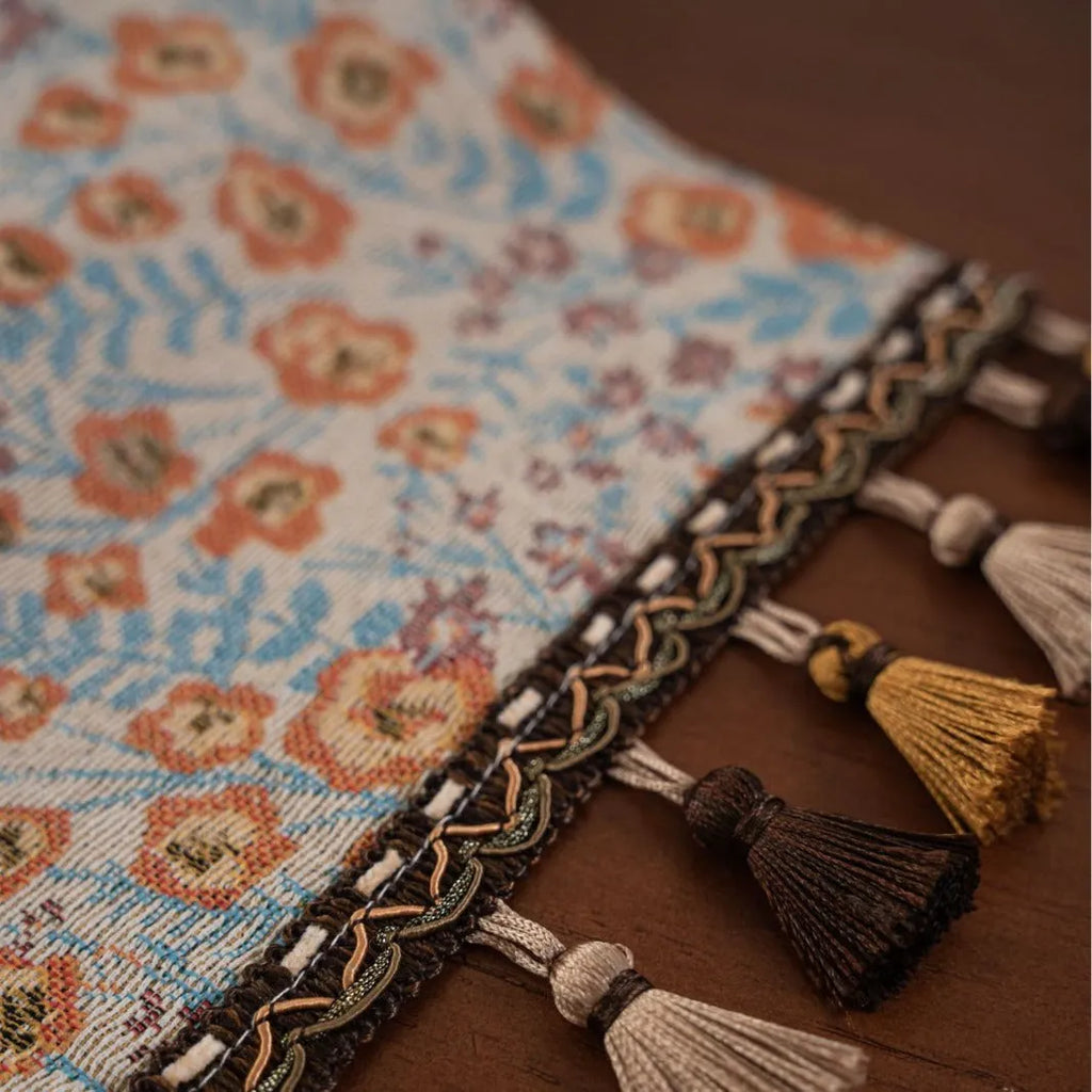 American-style long tassel table runner with jacquard floral pattern on table decoration