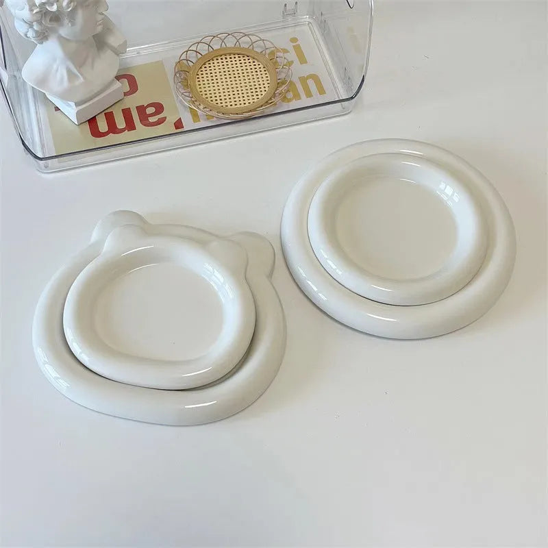 White ceramic ins-style plate with doodle design, shown in bear and round patterns in two sizes.