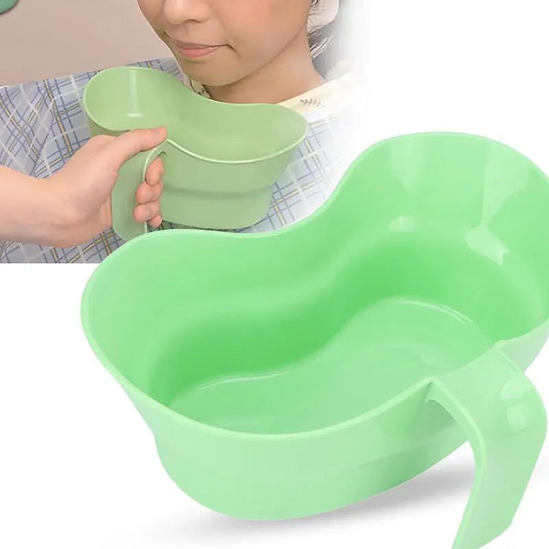Green plastic nursing gargle cup with soft silicone spout for bedridden elderly oral care