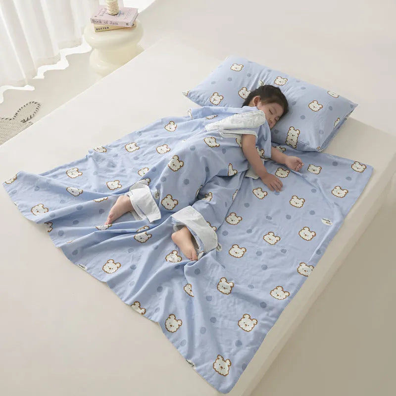 Anti-kick summer blanket in polyester with antimicrobial filling showing colour pattern options