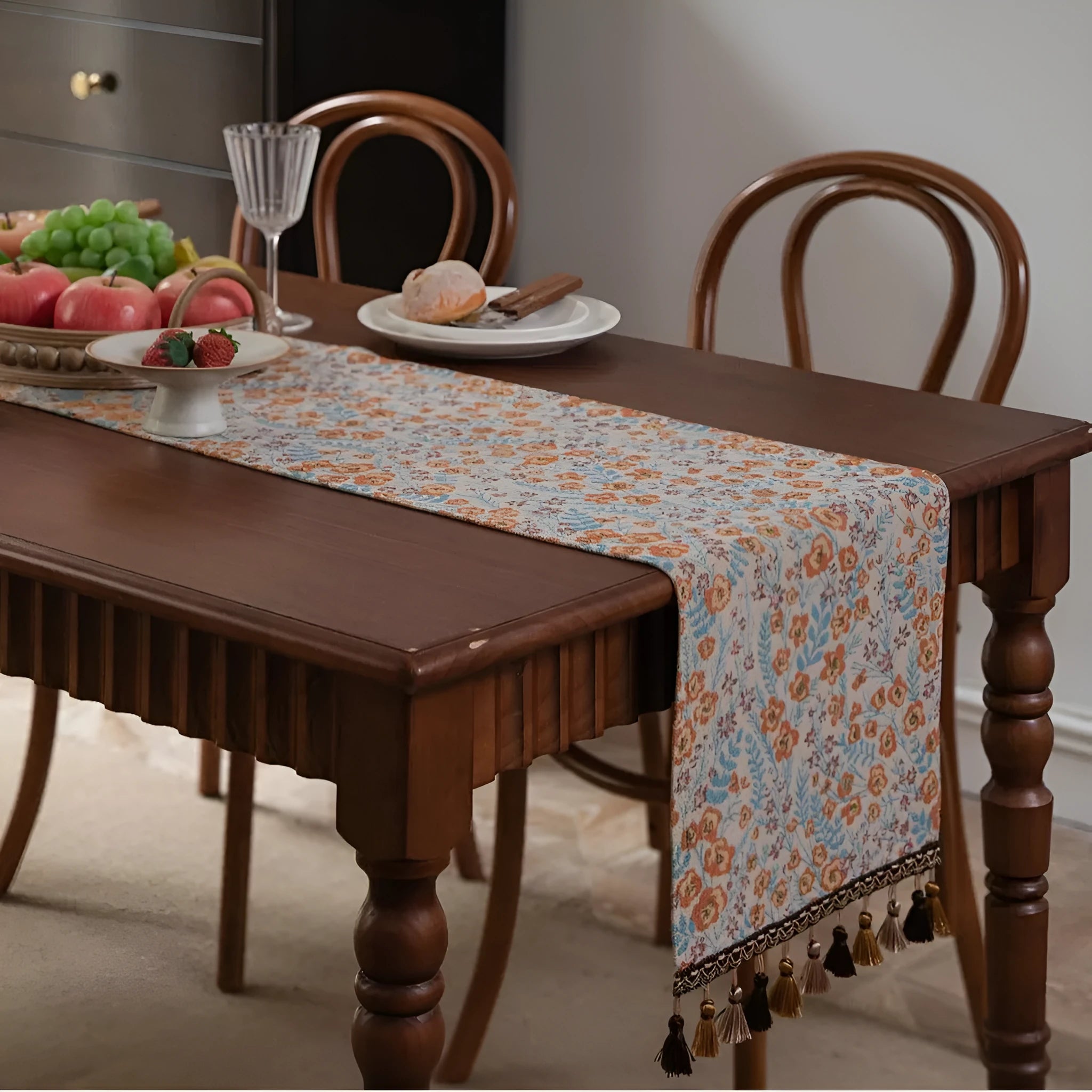 American-style long tassel table runner with jacquard floral pattern on table decoration