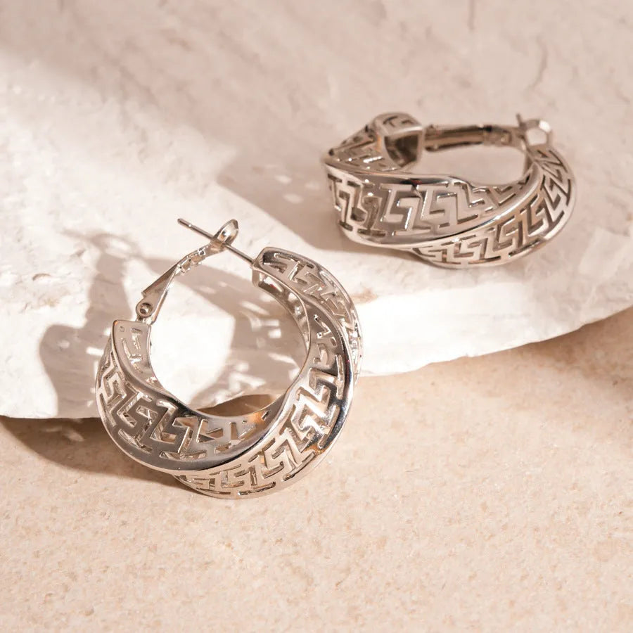 Twisted round geometric women's hollow stud earrings in silver or gold electroplated finish