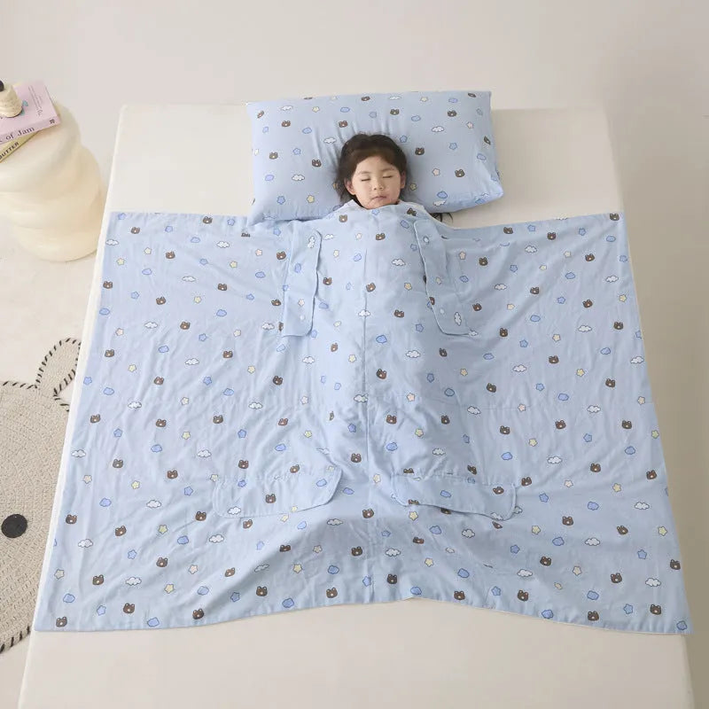 Anti-kick summer blanket in polyester with antimicrobial filling showing colour pattern options