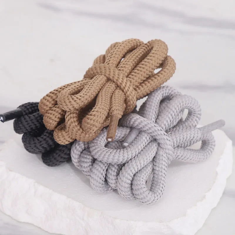 Oval hollow-core adapter rope in multiple colours and lengths for trainers and clothing.