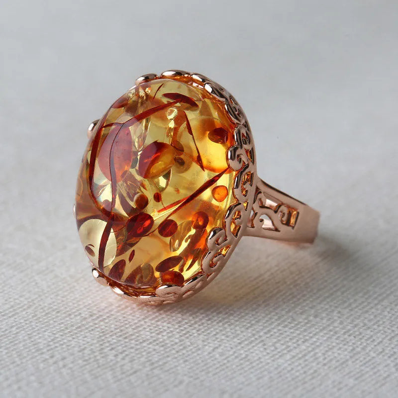Beeswax coloured amber ring with ethnic retro design on an alloy band.