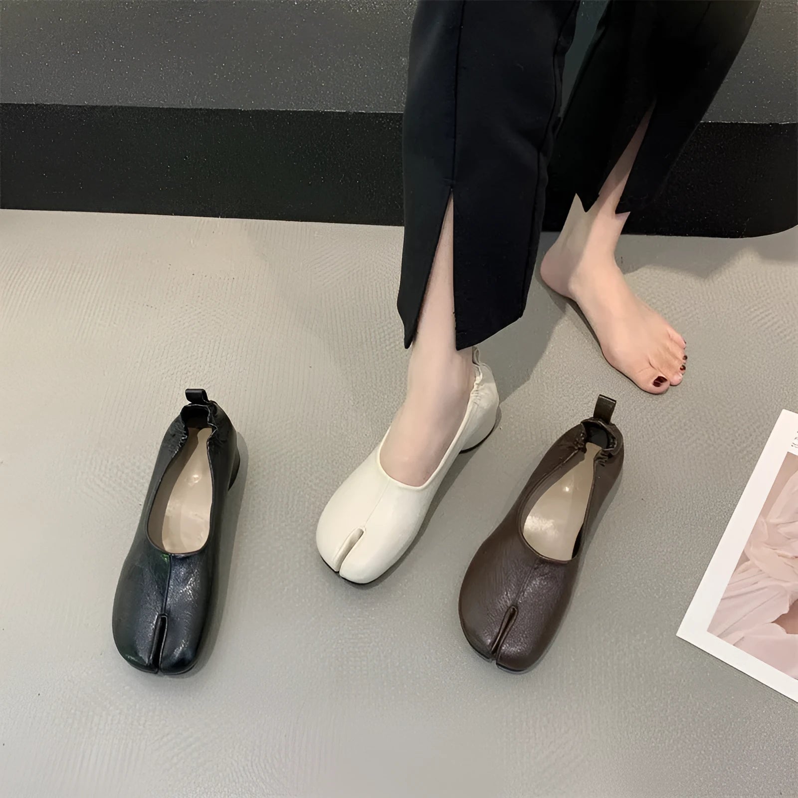 Women's black chunky heel pumps with a horseshoe split toe and round toe design.