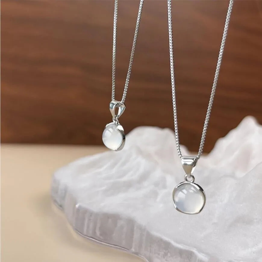 Women's oval pendant necklace with eight-point star artificial crystal on adjustable 21-50cm box chain