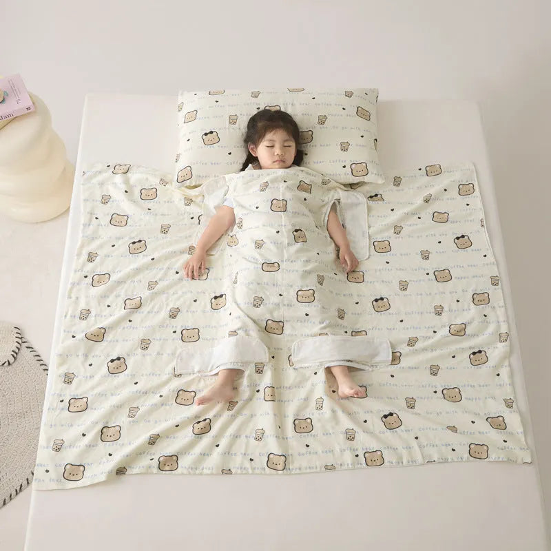Anti-kick summer blanket in polyester with antimicrobial filling showing colour pattern options