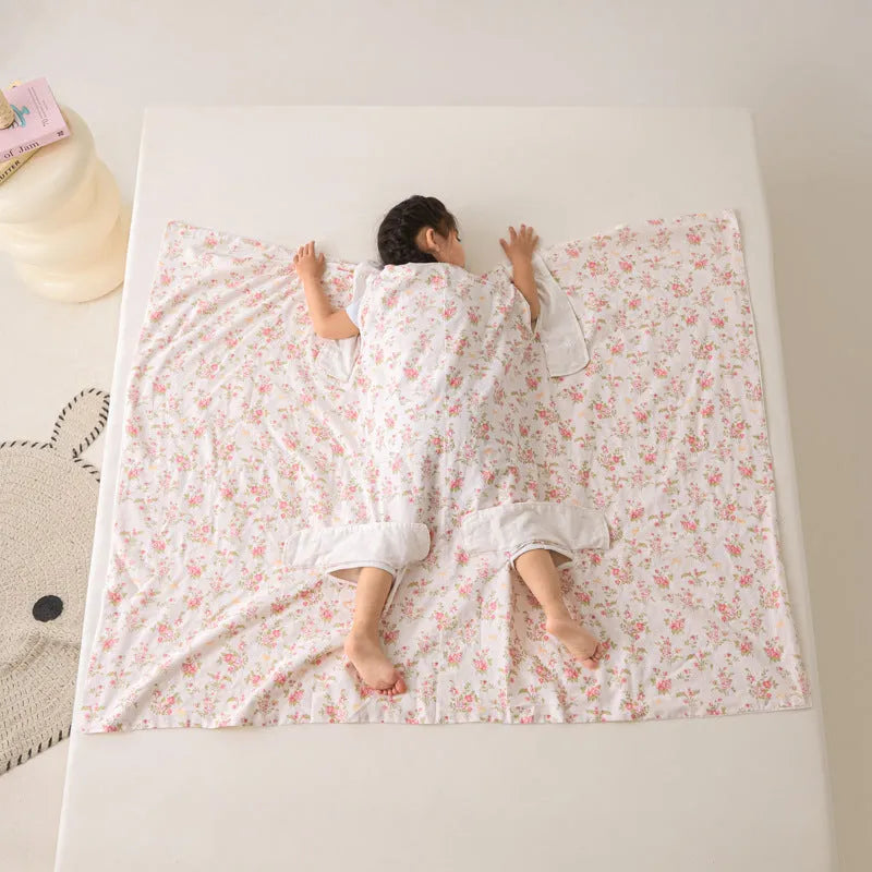 Anti-kick summer blanket in polyester with antimicrobial filling showing colour pattern options