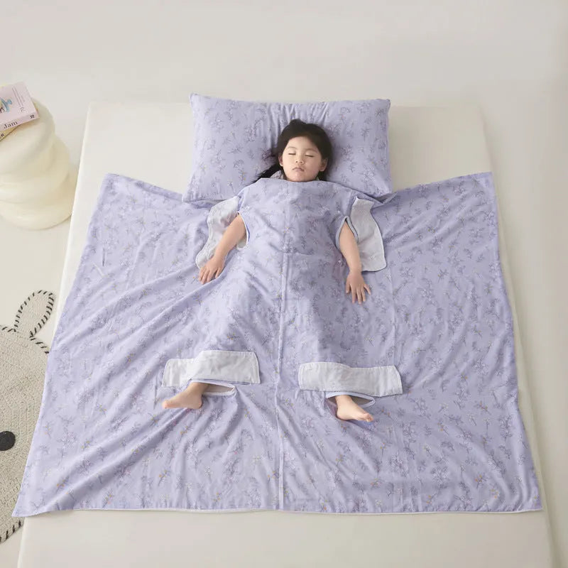 Anti-kick summer blanket in polyester with antimicrobial filling showing colour pattern options