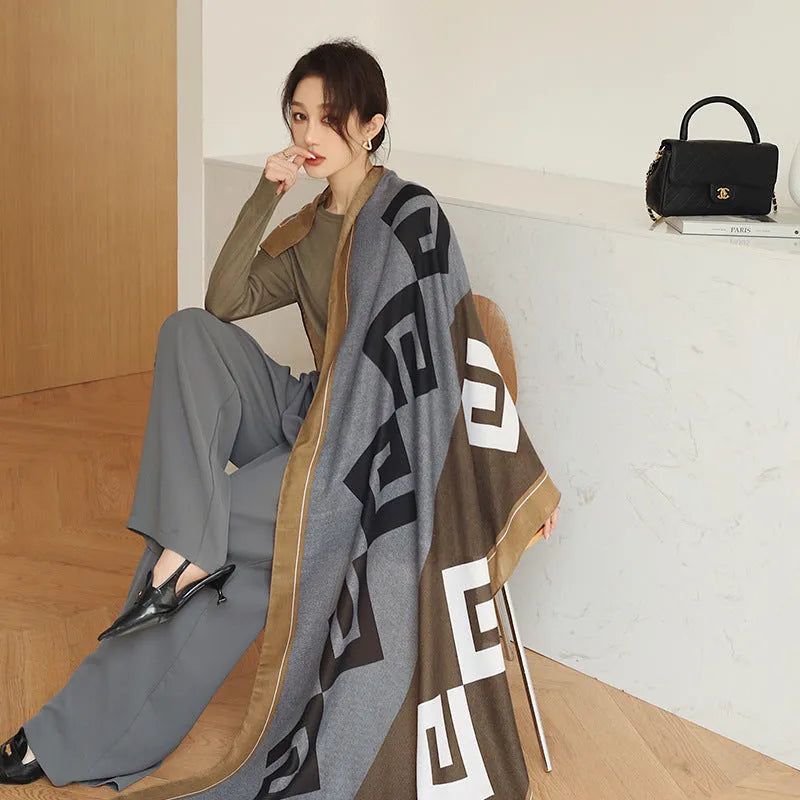 Vintage printed polyester scarf in mid-length 180x90cm size for autumn warmth