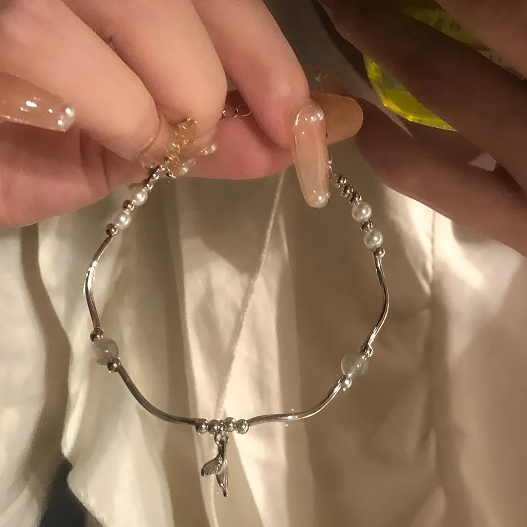 Pearl fishtail bracelet with irregular asymmetric bow in alloy