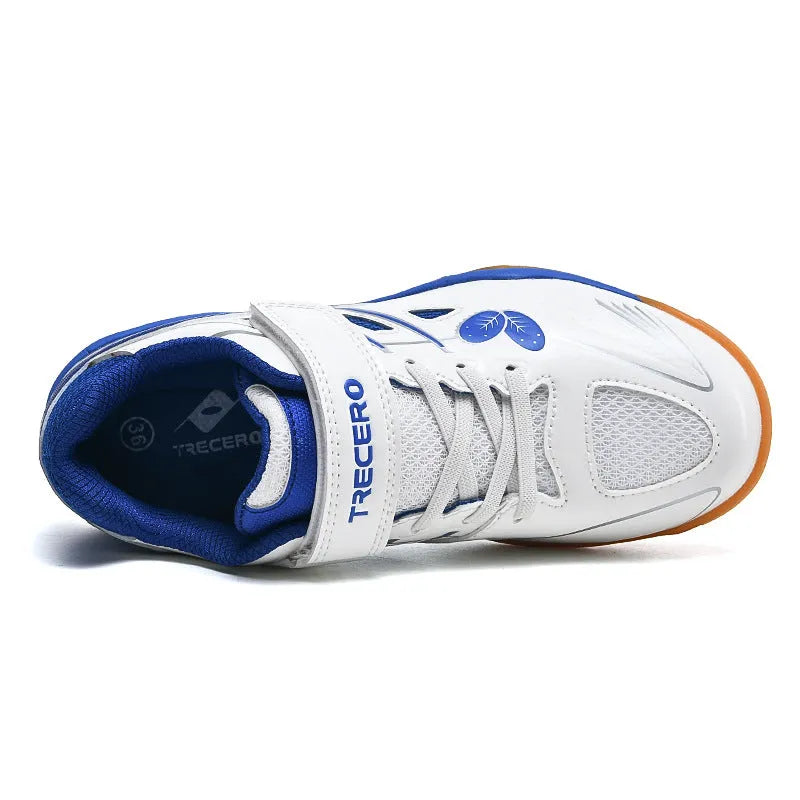 Breathable badminton shoes with ribbed sole in white and blue colour combination