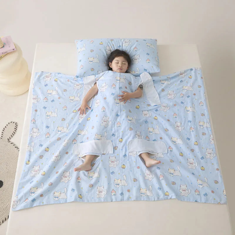 Anti-kick summer blanket in polyester with antimicrobial filling showing colour pattern options