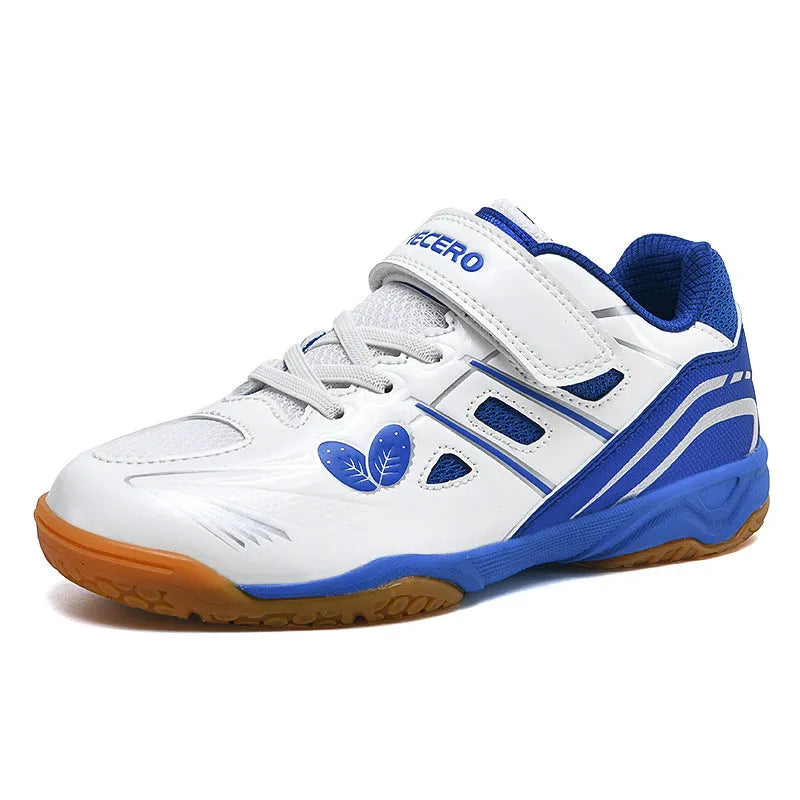 Breathable badminton shoes with ribbed sole in white and blue colour combination