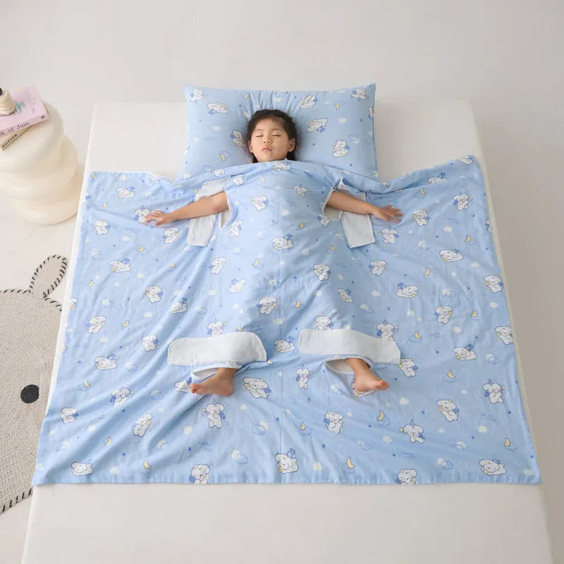 Anti-kick summer blanket in polyester with antimicrobial filling showing colour pattern options