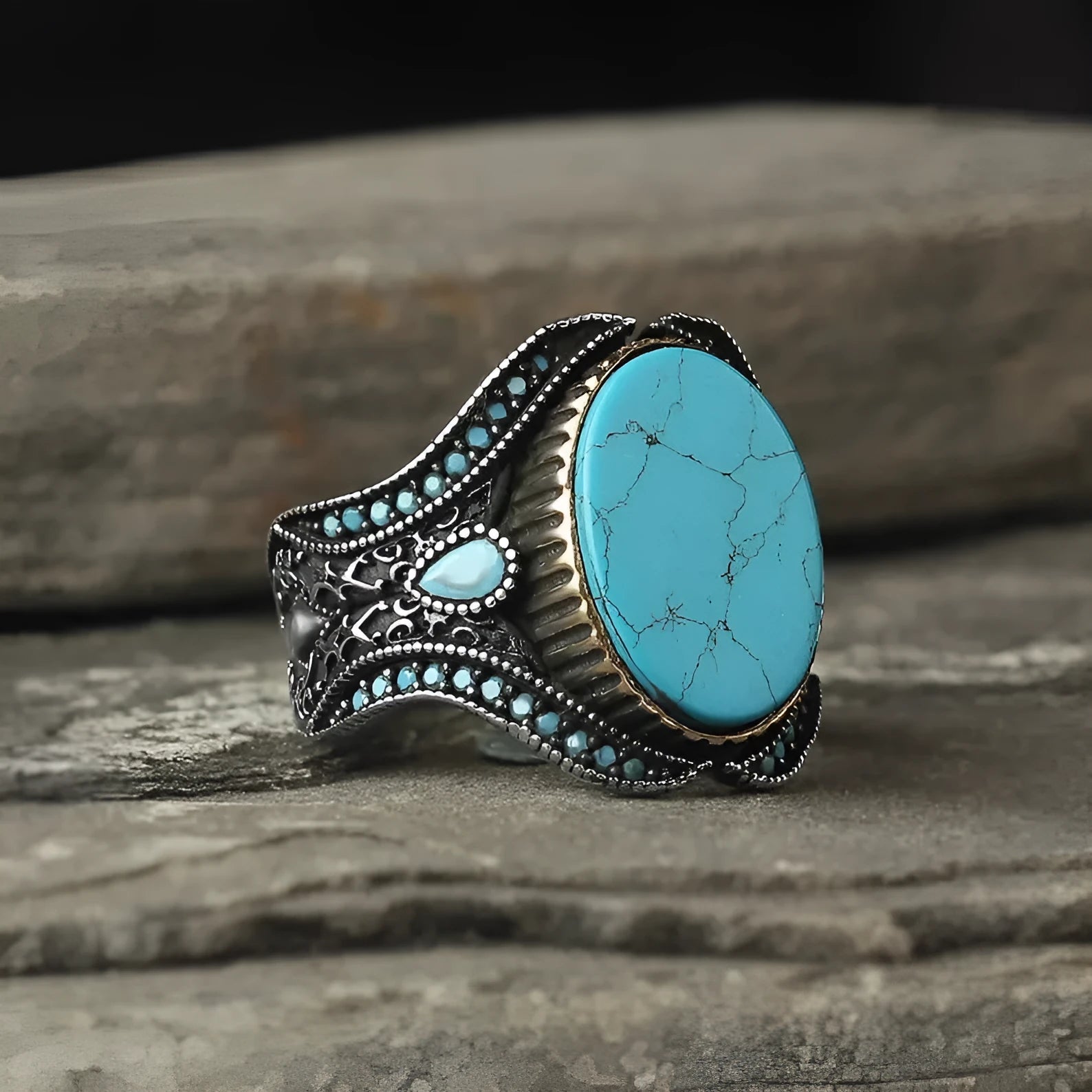 Men's antique silver alloy ring with round band and central turquoise stone on finger