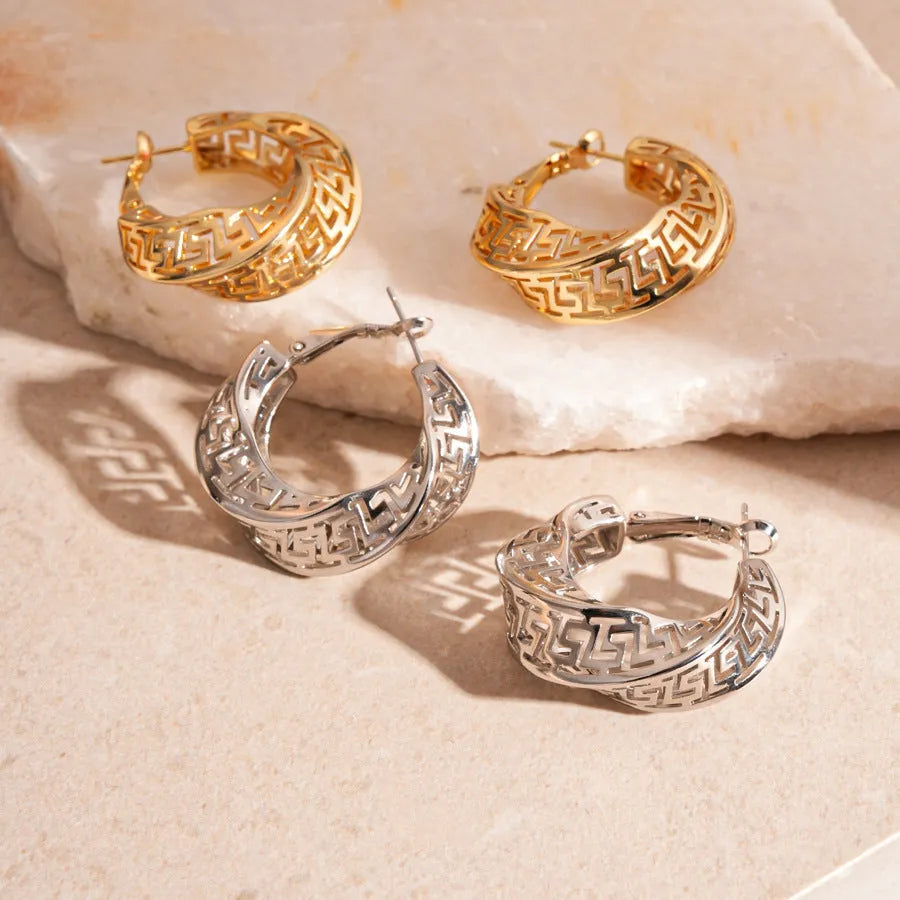 Twisted round geometric women's hollow stud earrings in silver or gold electroplated finish
