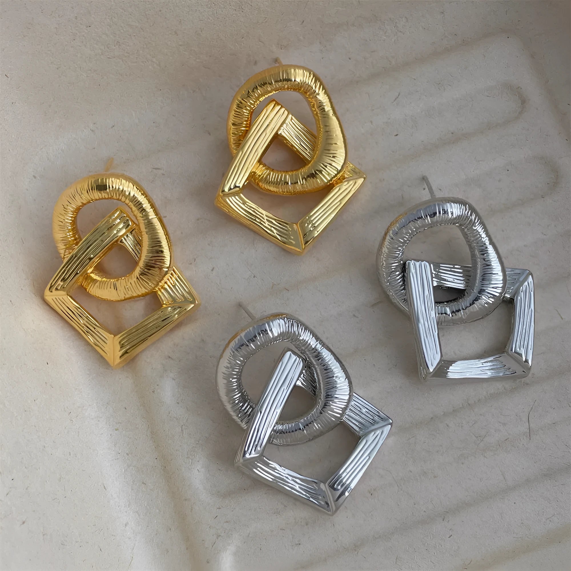 Retro geometric circle pendant earrings in gold or silver with 3.4cm height