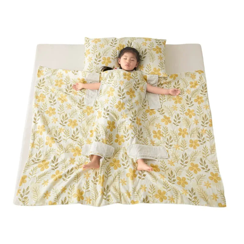 Anti-kick summer blanket in polyester with antimicrobial filling showing colour pattern options