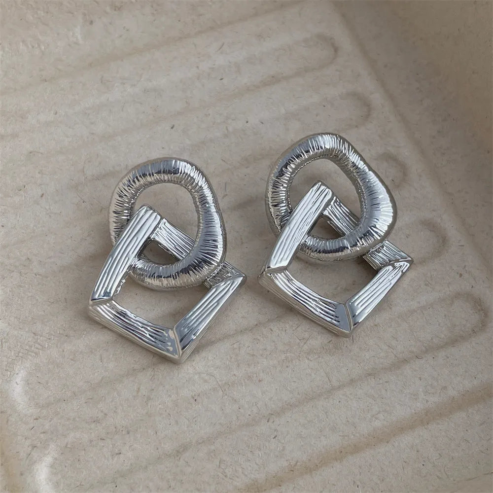 Retro geometric circle pendant earrings in gold or silver with 3.4cm height