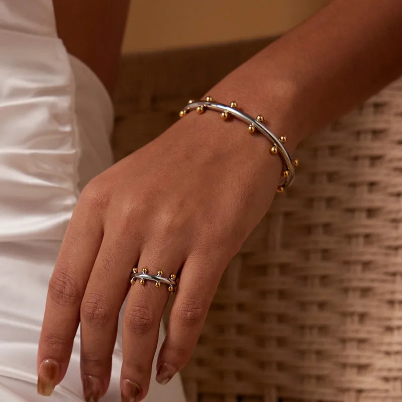 C-shaped stainless steel bean bead bracelet with personality texture rivet design and alloy clasp