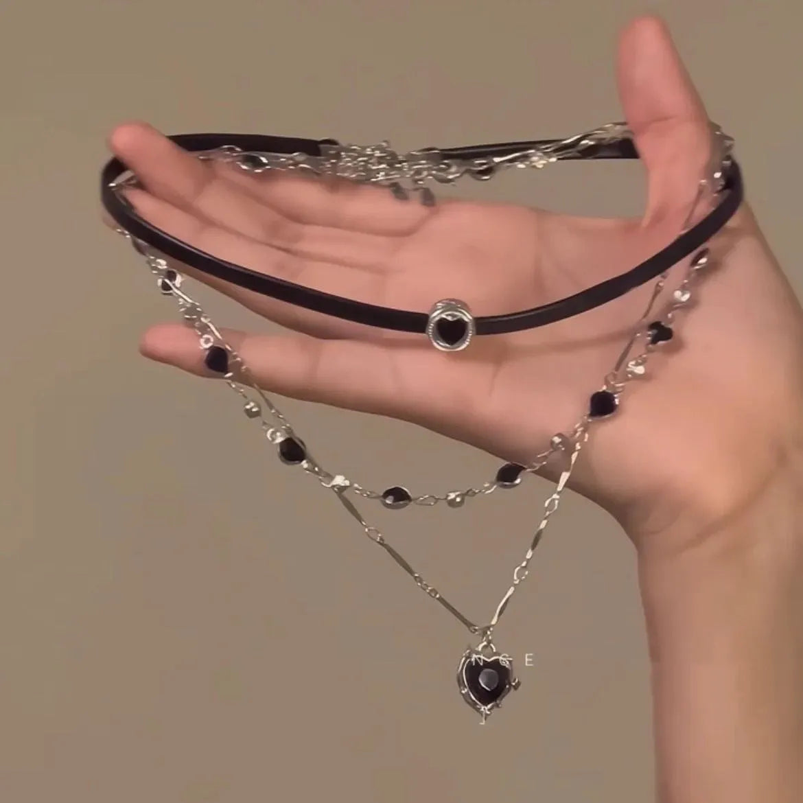 Women's adjustable heart necklace with leather layers and alloy pendant on 41-50cm chain