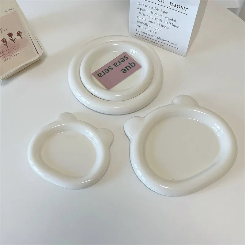 White ceramic ins-style plate with doodle design, shown in bear and round patterns in two sizes.