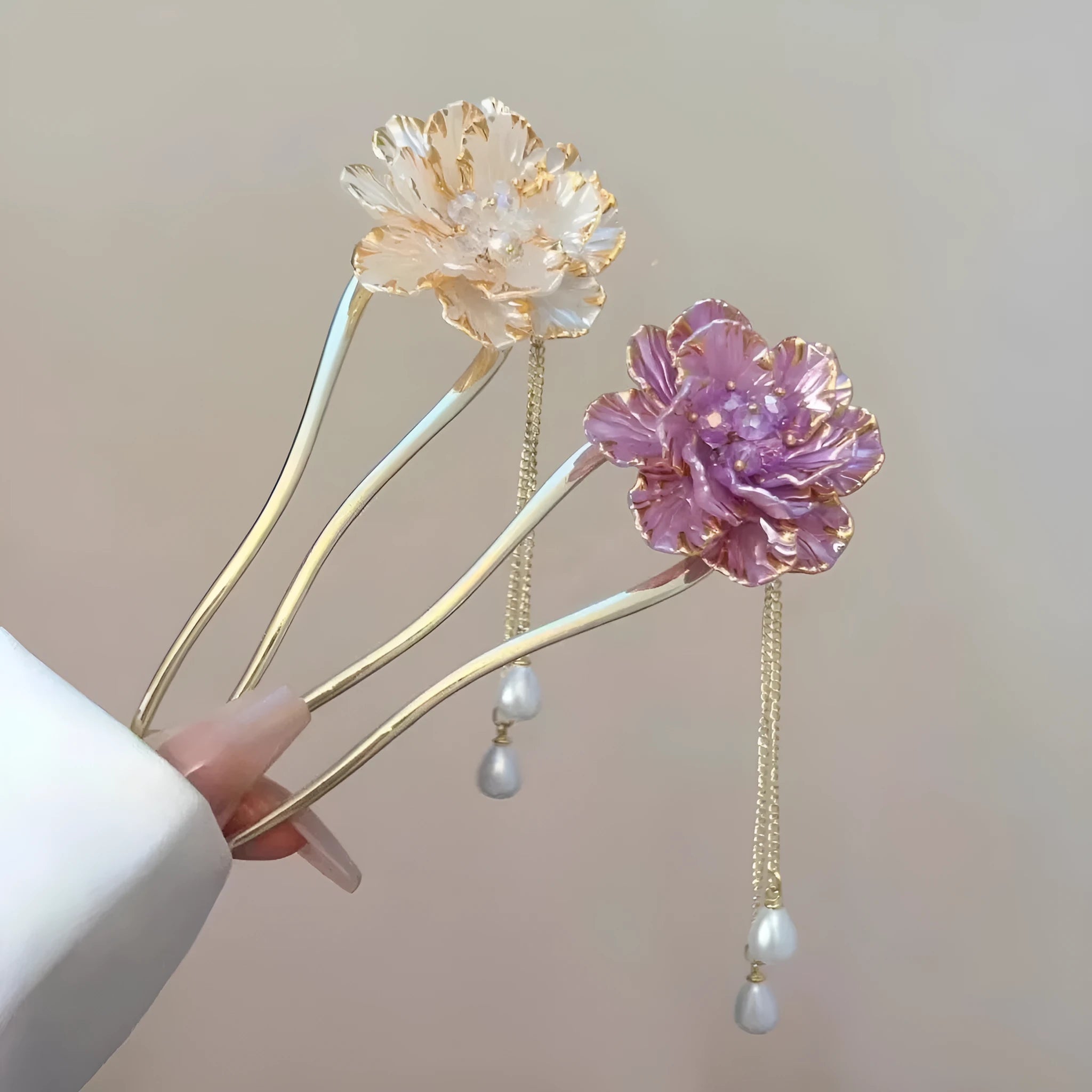 Retro-style U-shaped hairpin with a purple peony flower tassel decoration on an alloy barrette.