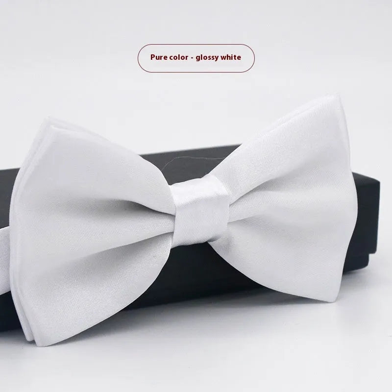 Flat head style bow tie in small plaid pattern measuring 12x6cm for formal wedding and business wear