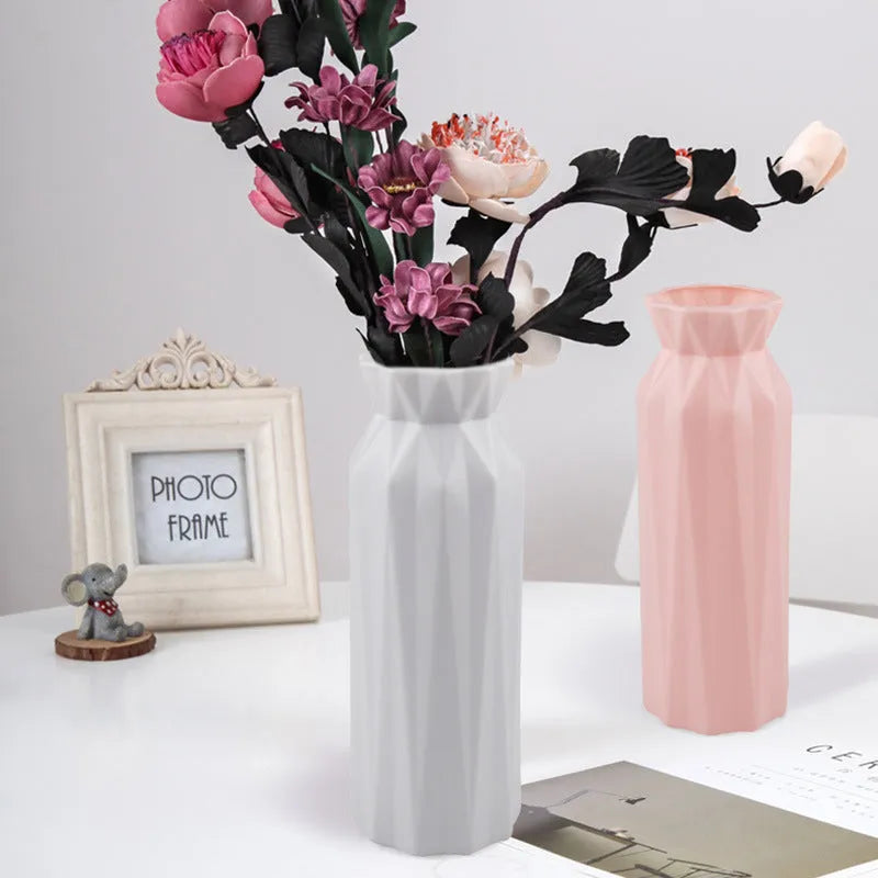 Drop-resistant melamine plastic vase in grey, green, pink, or white with 7.2cm base diameter